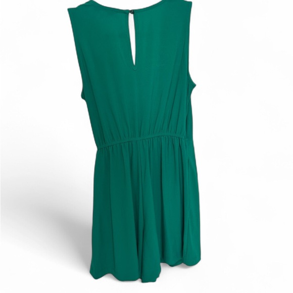 Green Sleeveless Wrap Romper - Picture 3 of 8